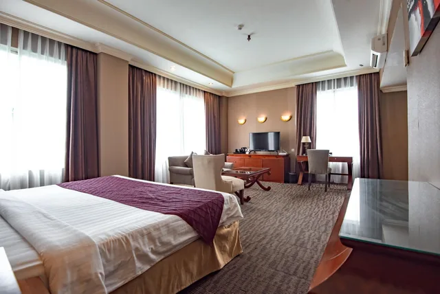 جناح جونيور بسرير كينج مع أريكة، Mirah Hotel 1/2