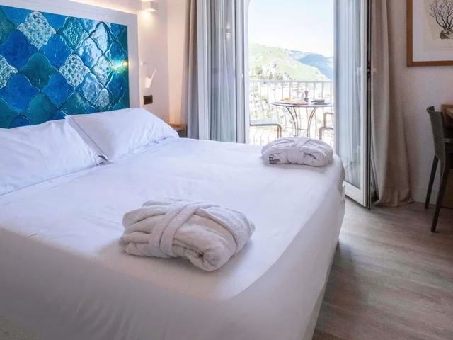 غرفة ديلوكس بسرير كوين بإطلالة على البحر، Splendid Hotel Taormina 6/7