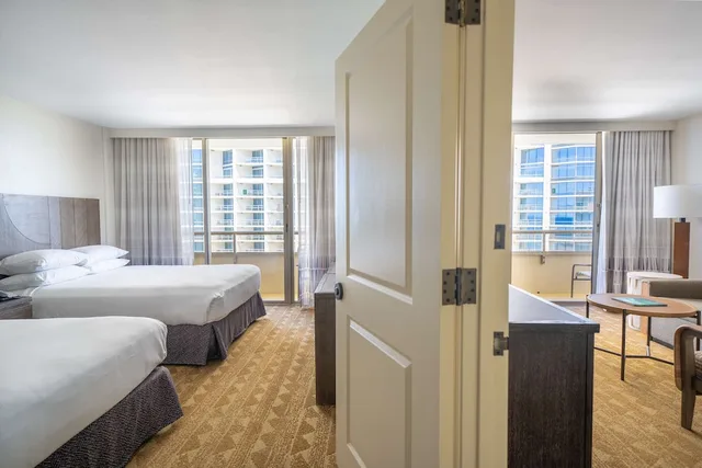 2 Bedrooms, Suite, 2 King Beds, City View, Sofa, Embassy Suites By Hilton Waikiki Beach Walk 3/6