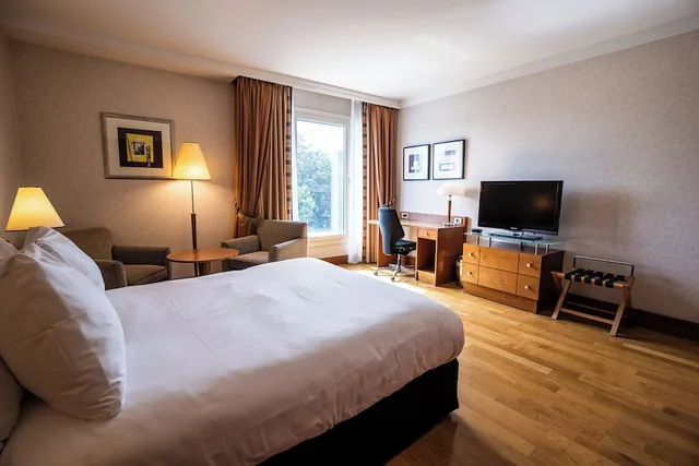 غرفة متصلة بسرير كوين لذوي الإعاقة، Crowne Plaza Brussels Airport 2/3
