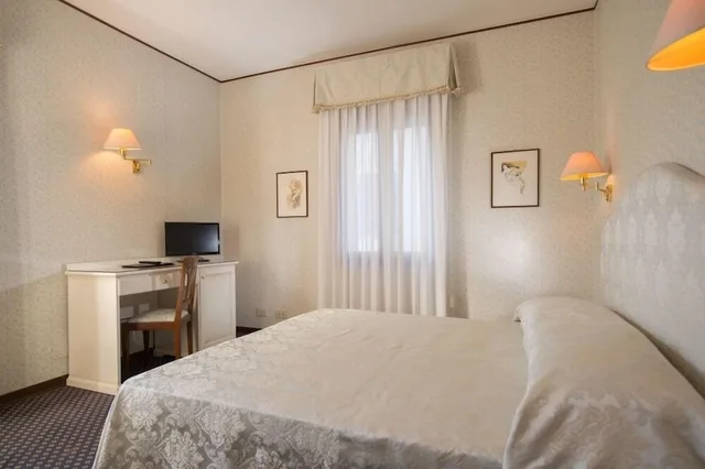 غرفة ديلوكس بسرير مزدوج، Hotel La Meridiana 1/4