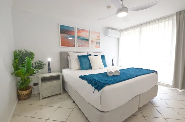 شقة بسرير كينج وسريرين منفصلين وسرير كوين بإطلالة على المسبح بـ3 غرف نوم، Seaview Resort 1/8