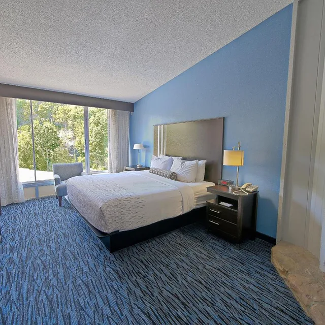 Room, King Bed, Glenstone Lodge 5/7