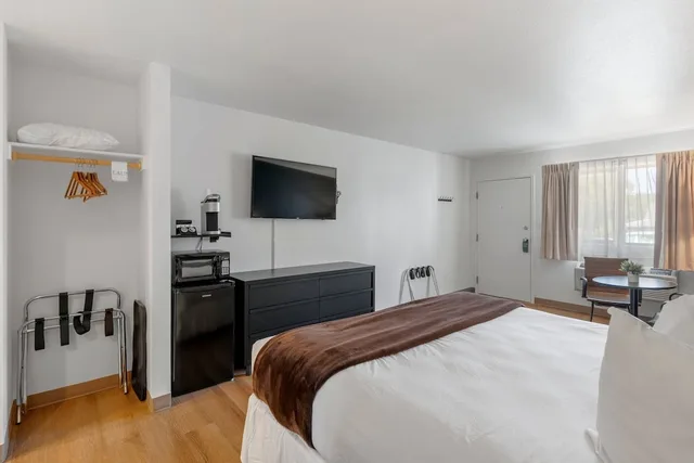 غرفة قياسية بسرير كينج، Adventure Inn Durango 2/4