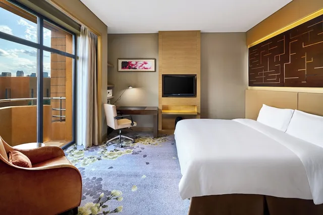 غرفة قياسية بسرير كينج بشرفة، Crowne Plaza Ordos 2/5