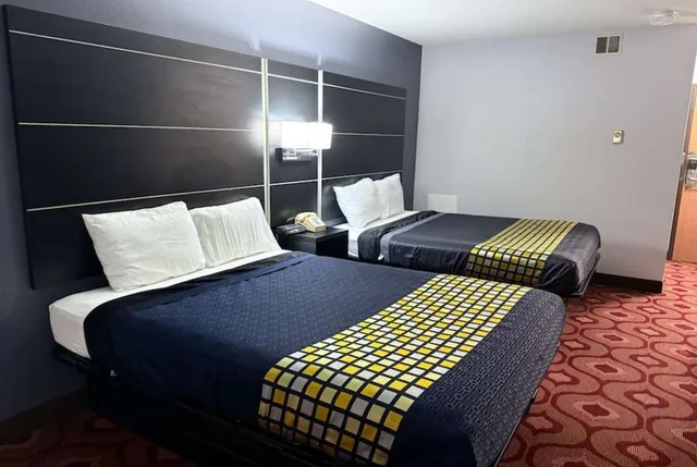 غرفة بسريرين كوين، Coratel Inn & Suites by Jasper Hastings 6/9