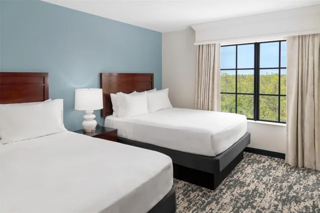 جناح بسريرين كوين بغرفتين مع أريكة، Embassy Suites by Hilton Fort Myers Estero 1/5