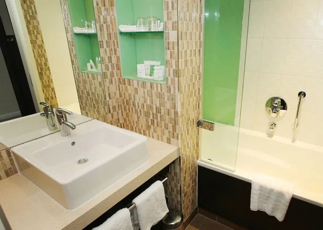 غرفة قياسية بسريرين منفصلين، Crowne Plaza Reading East, An IHG hotel 3/3
