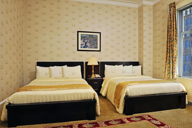 جناح عائلي بسرير كينج وسريرين مزدوجين، The Congress Plaza Hotel 1/7