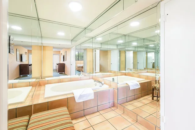 جناح بسرير كوين وسريرين كينج بـ3 غرف نوم مع أريكة، Vacation Village At Bonaventure 6/10