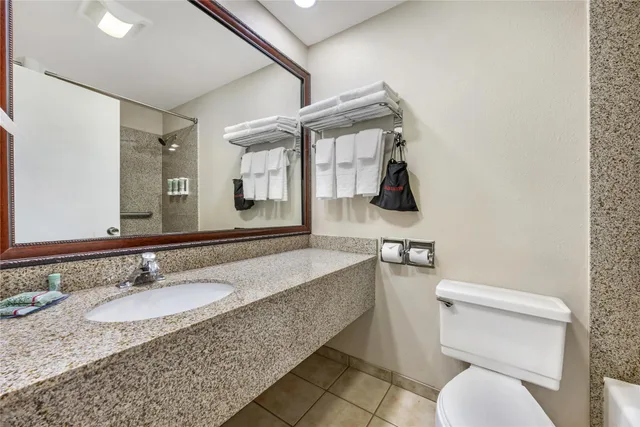 غرفة بسريرين كوين بإطلالة على النهر بشرفة، Best Western Pier Point Inn 5/6