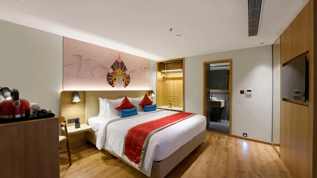 غرفة بريميوم بسرير كينج، Aiden by Best Western Hennur Bengaluru 2/3