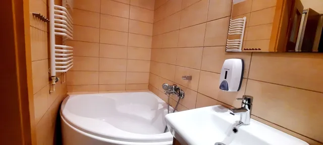 شقة كلاسيكية بسرير بطابقين بغرفتي نوم مع أريكة بمطبخ، Lorf Hostel&Coffee 2/3