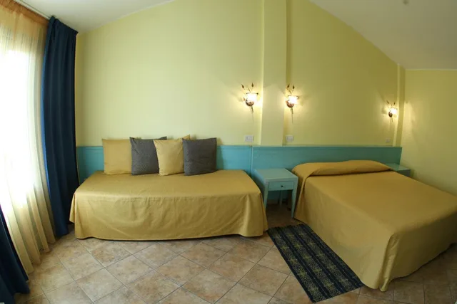 غرفة ثلاثية، Hotel Del Corso 1/4