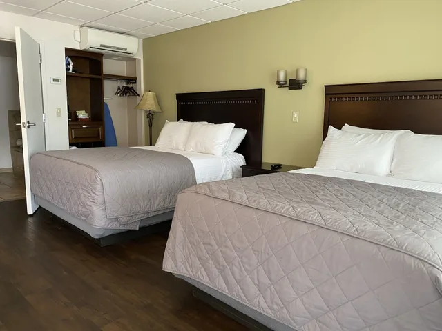 Room, 2 Queen Beds, Lake Front، The Georgian Lakeside Resort 1/4