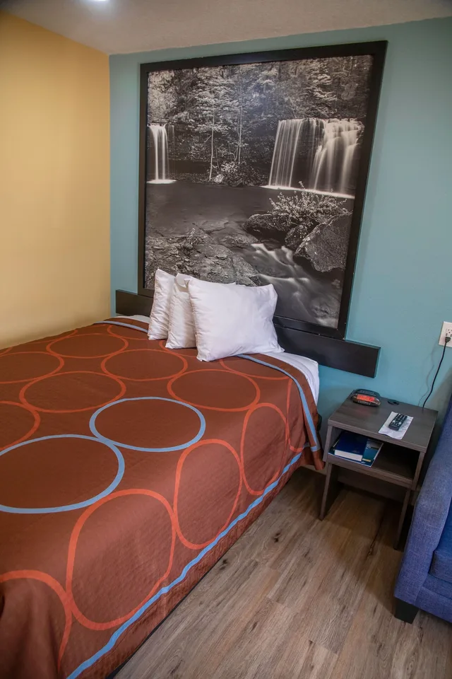 غرفة قياسية بسرير كوين، Super 8 By Wyndham Mountain Home 3/8