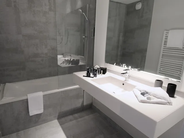 جناح بسرير كينج مع أريكة، Best Western Plus Hotel & Spa De Chassieu 2/2