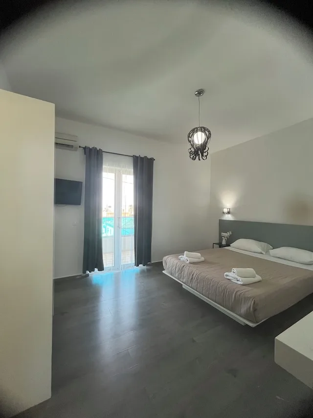 استوديو بسرير كينج، Aestas Apts 1/9