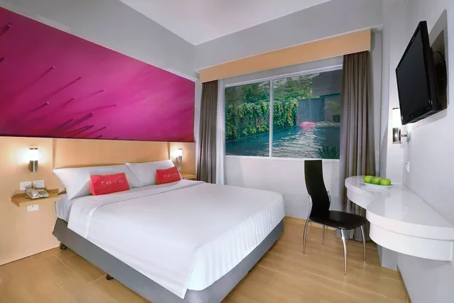 غرفة قياسية بإطلالة على المسبح، favehotel Jababeka Cikarang 1/1