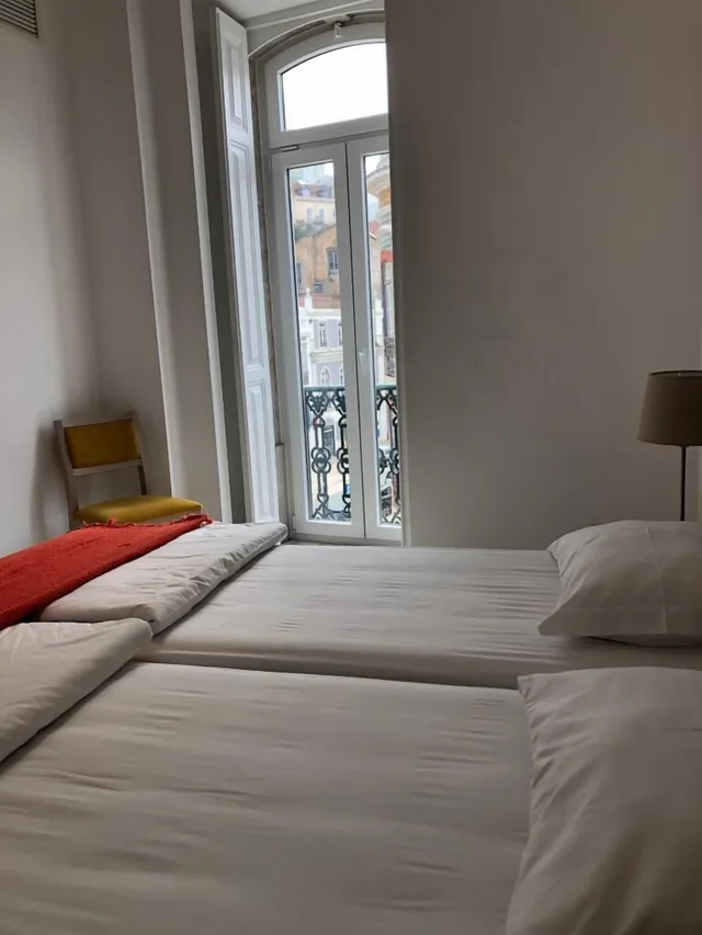 غرفة كلاسيكية بسريرين منفصلين بحمام خاص، Be Lisbon Hostel Intendente 2/2