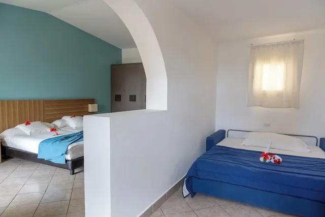غرفة عائلية بسرير مزدوج بإطلالة على البحر مع أريكة، VOI Praia de Chaves Resort 2/3