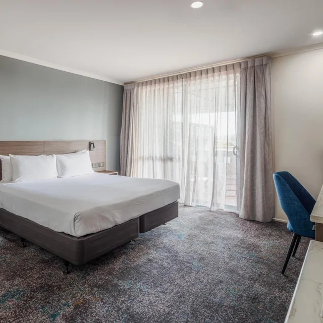 غرفة بسرير مزدوج بشرفة، Heartland Hotel Auckland Airport 6/10