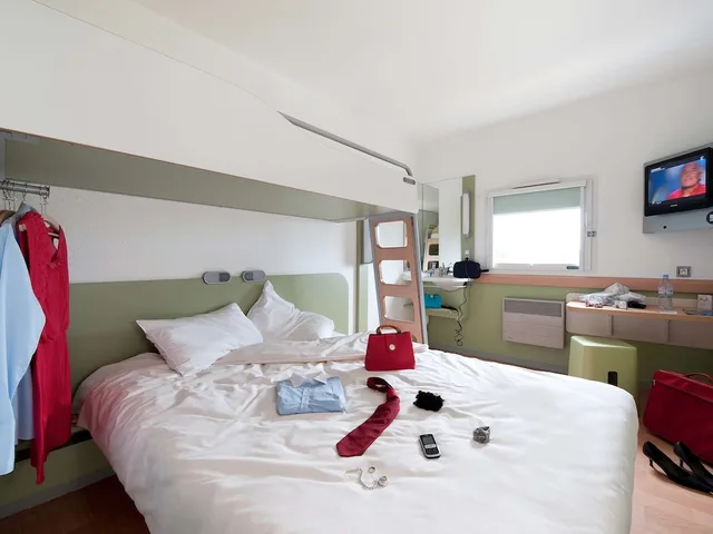 غرفة بسريرين منفصلين، Ibis Budget Poitiers Sud 1/10