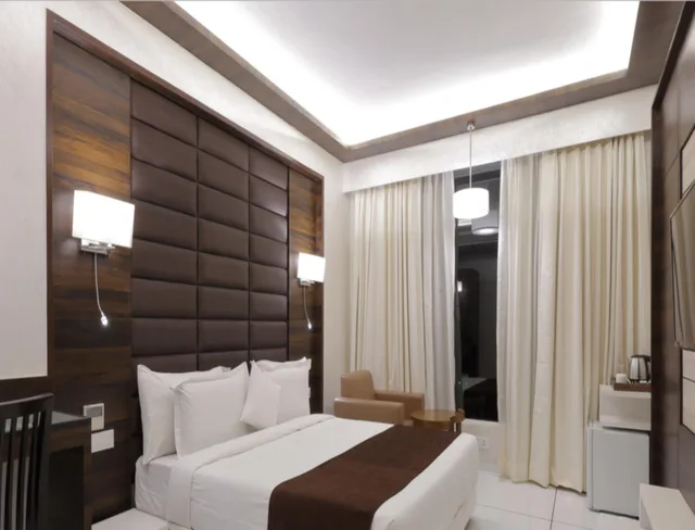غرفة تنفيذية، HOTEL SILVER HEIGHTS 2/2