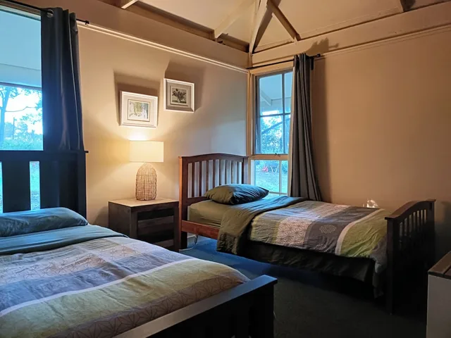 Spa, Cottage, Queen and Twin Beds، Kalimna Woods Cottages 2/10