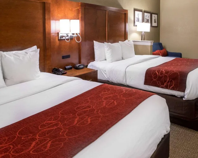 Room, 2 Queen Beds, Comfort Suites Newark - Harrison 1/1