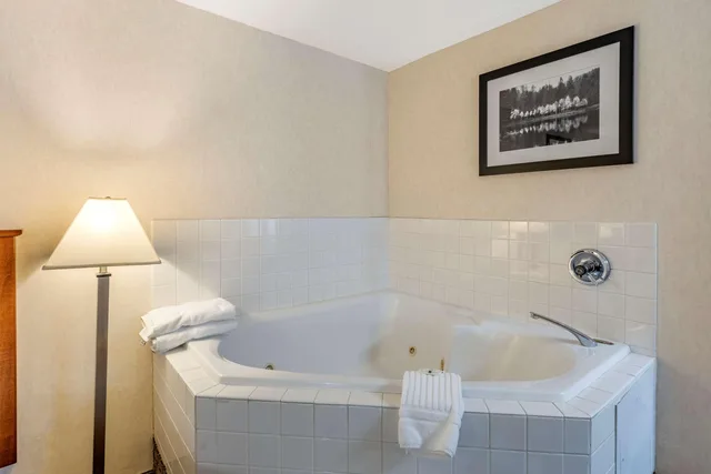 غرفة بسرير كينج، Quality Inn & Suites Steamboat Springs 4/5