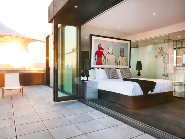 بنتهاوس جونيور، The Cullen Melbourne - Art Series 3/7