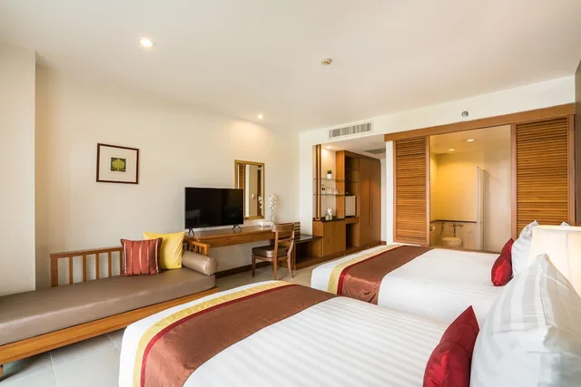 غرفة ديلوكس عائلية بسرير كينج وسرير فردي بإطلالة، COSY BEACH HOTEL 3/6
