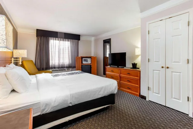 غرفة ديلوكس بسرير كينج، La Quinta Inn Champaign 4/9