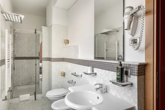 غرفة قياسية بسريرين منفصلين، B&B Hotel Modena 12/12