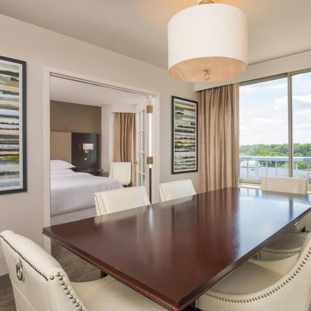 Executive, Suite, Club Floor، Sheraton Suites Chicago Elk Grove 1/4