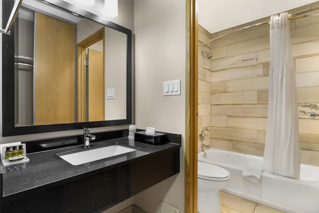غرفة بسرير مزدوج، Best Western Plus Country Meadows Inn 4/4