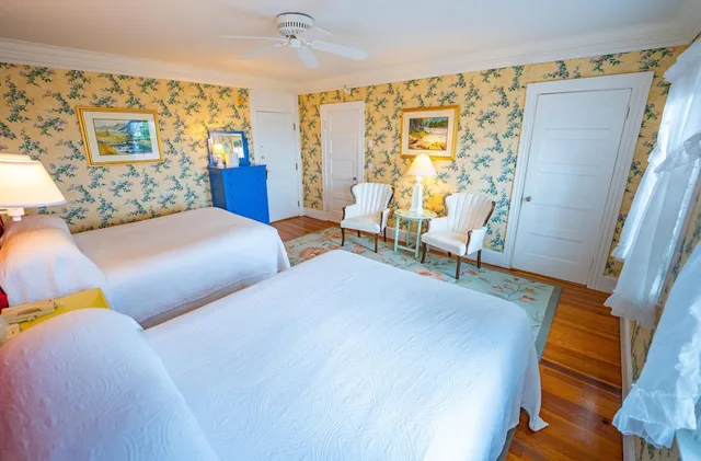 Room, 2 Queen Beds, Cove Side, The Colony Hotel 2/9