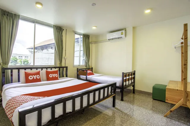 غرفة أساسية ثلاثية، OYO 928 Leaf Hostel 1/1