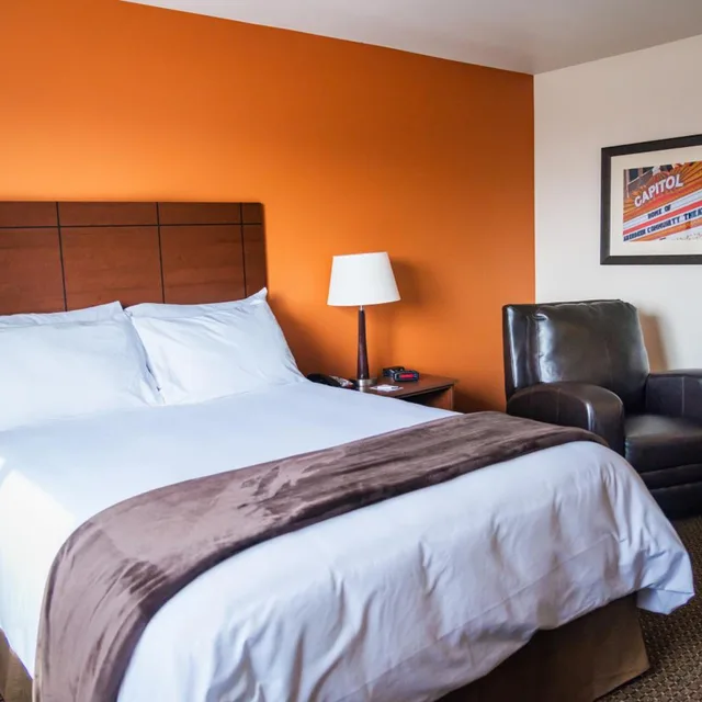 غرفة قياسية بسرير كوين، My Place Hotel Brookings 5/10