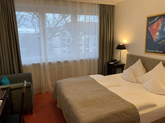 غرفة بسرير كوين بإطلالة على المدينة، Hotel Nymphenburg City 9/10
