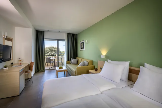 غرفة بريميوم بسرير مزدوج مع سرير إضافي، Maistra Select Belvedere Resort 1/7