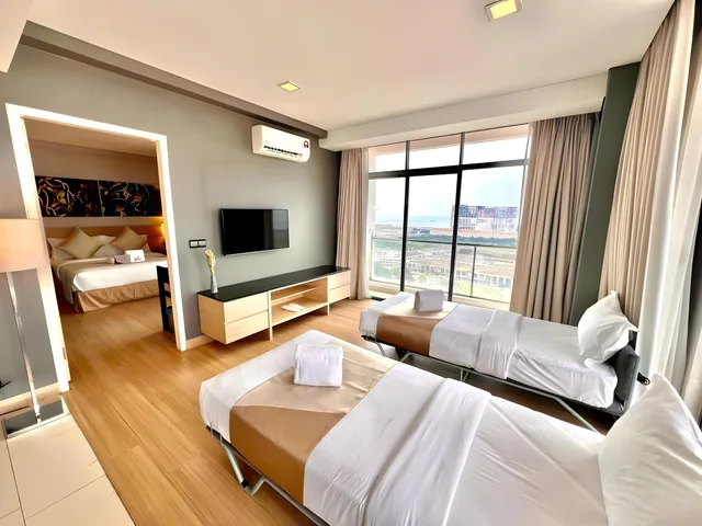 غرفة عائلية رباعية بإطلالة على المدينة، Asia Melaka Hotel managed by The Straits Hotel & Suites 1/1