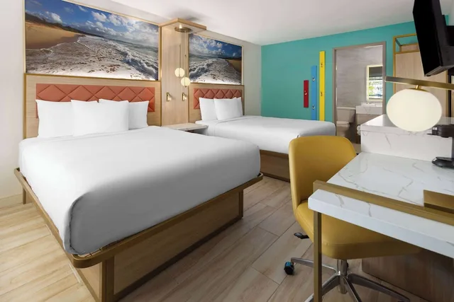 غرفة بسريرين كوين، The Vibes Hotel, Trademark Collection by Wyndham 2/4