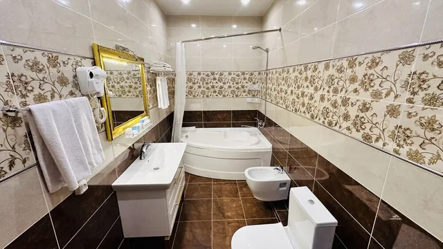 غرفة فاخرة بسرير مزدوج بإطلالة على الحديقة، Garden Plaza Bukhara 2/2