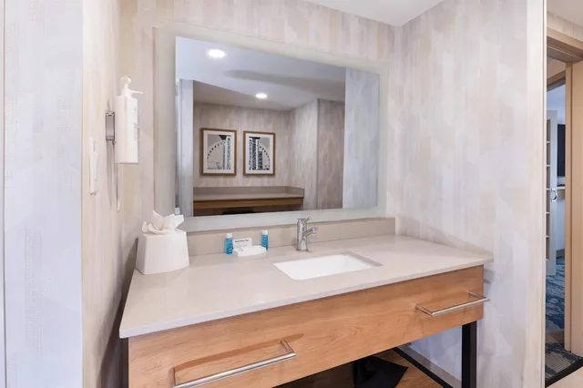 جناح بسرير كينج مع أريكة، Hampton Inn Lawrenceville Duluth 6/6