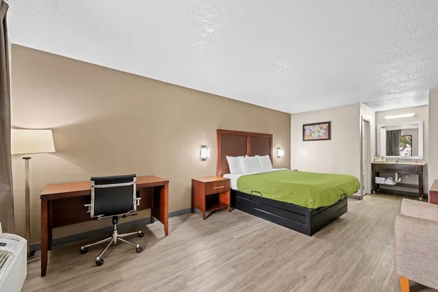 غرفة قياسية بسرير كينج، Econo Lodge Kannapolis - Concord 9/10