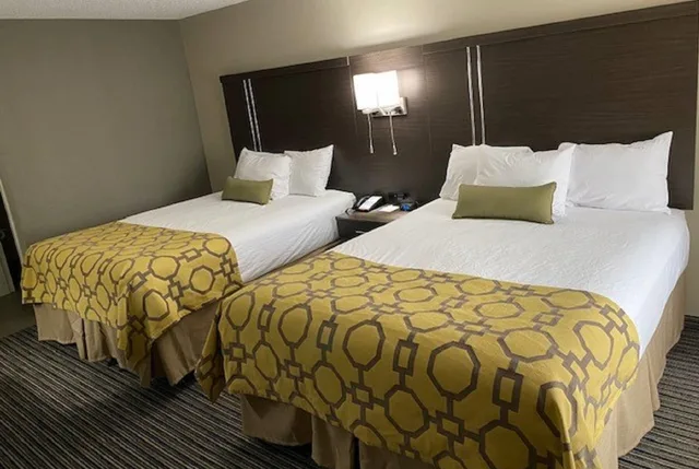 غرفة رباعية بسريرين كوين، Baymont By Wyndham Topeka 1/1