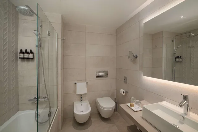 غرفة سوبيريور بسرير مزدوج بإطلالة، Nh Trieste Hotel 7/8
