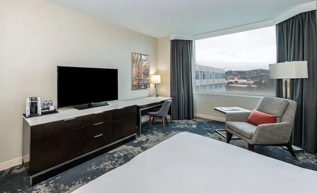غرفة قياسية بسرير كينج للمدخنين، Grand Bay Hotel San Francisco 3/8